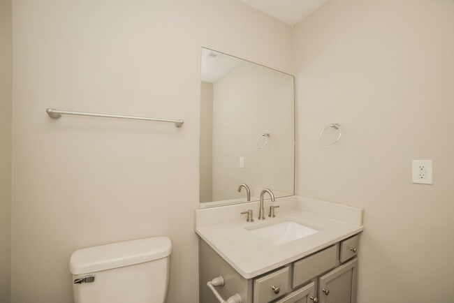 Building Photo - 104 Rockefeller Ln