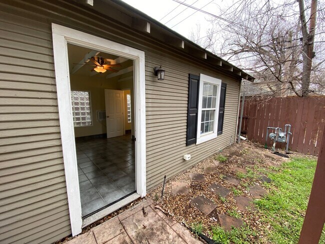 Building Photo - Walk to Glencoe Park OR Mockingbird Statio...