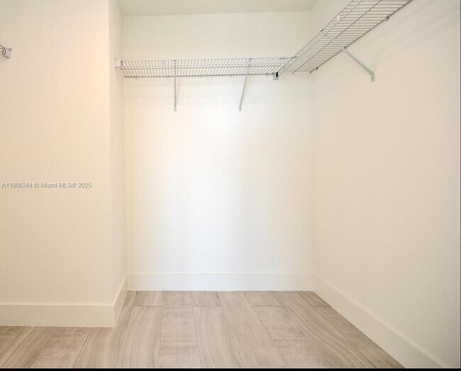 Building Photo - 2000 Metropica Wy