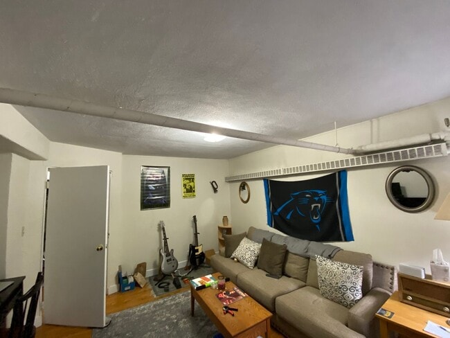 Building Photo - Large ground level 1 bed in a prime location in Brookline!