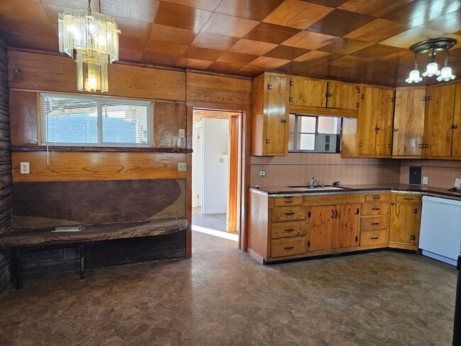 Building Photo - 316-317 S Vincent Ct