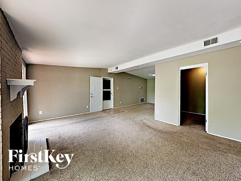 Building Photo - 805 Robinwood Dr