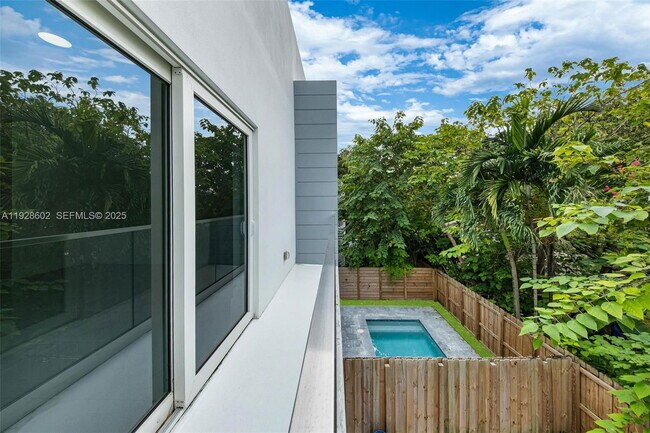 Building Photo - 3142 Carter St