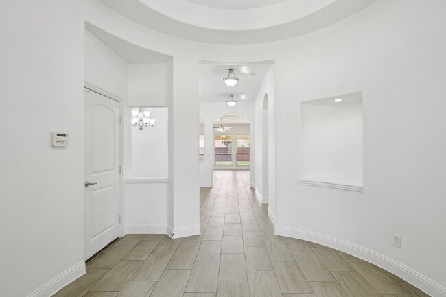 Building Photo - 1616 Downing Dr
