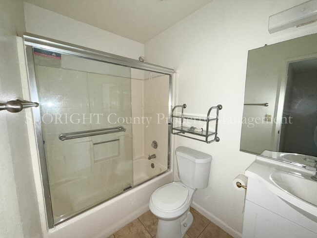 Building Photo - AVAILABLE OCTOBER - 2 Bedroom / 1.5 Bath Apartment in Lompoc