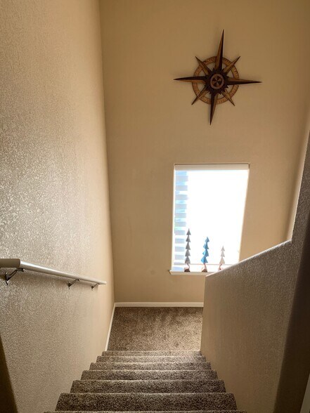 Building Photo - 1099 Wisdom Hts