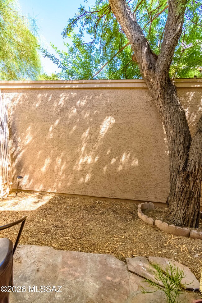 Building Photo - 2549 N Palo Santo Dr