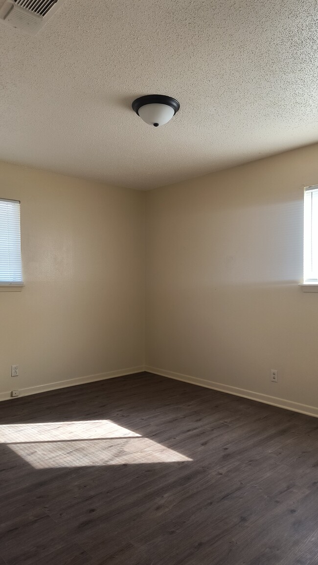 Building Photo - 3003 S Taft St