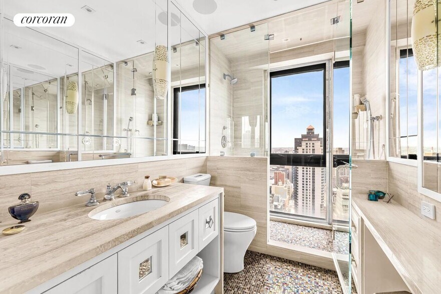 Building Photo - 200 E 61st St