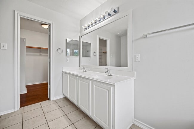 Building Photo - 235 W Stedhill Loop