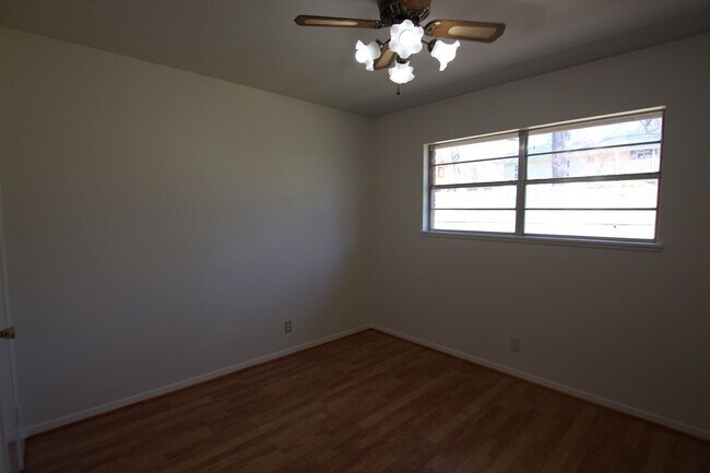 Building Photo - Coming Soon! 3/2/2 in Tyler!