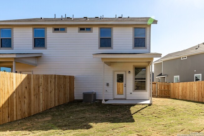 Building Photo - 10359 Lynwood Crk