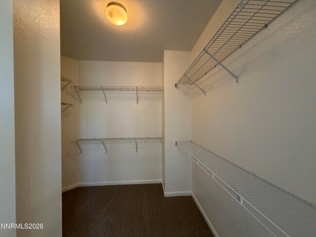 Building Photo - 10890 Oakhaven Dr