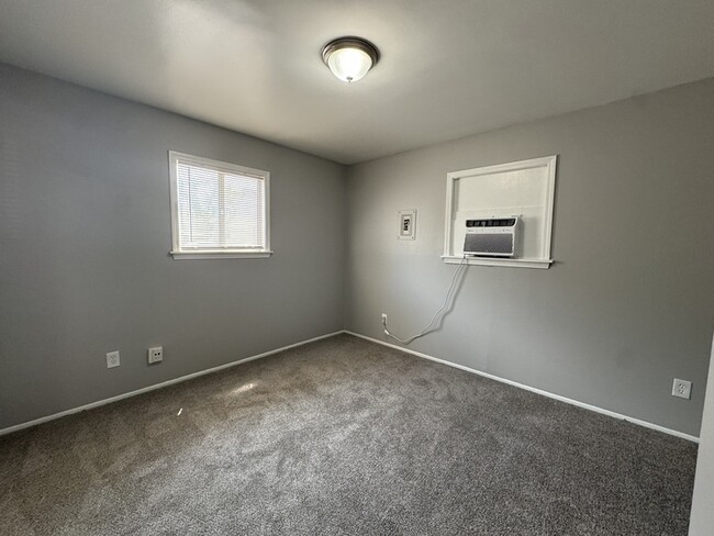 Building Photo - 4431 Oakwood