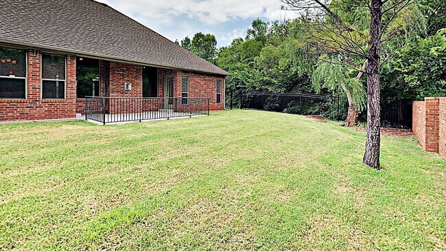 Building Photo - Very Nice 3 Bedroom 2.5 Bathroom House + Office