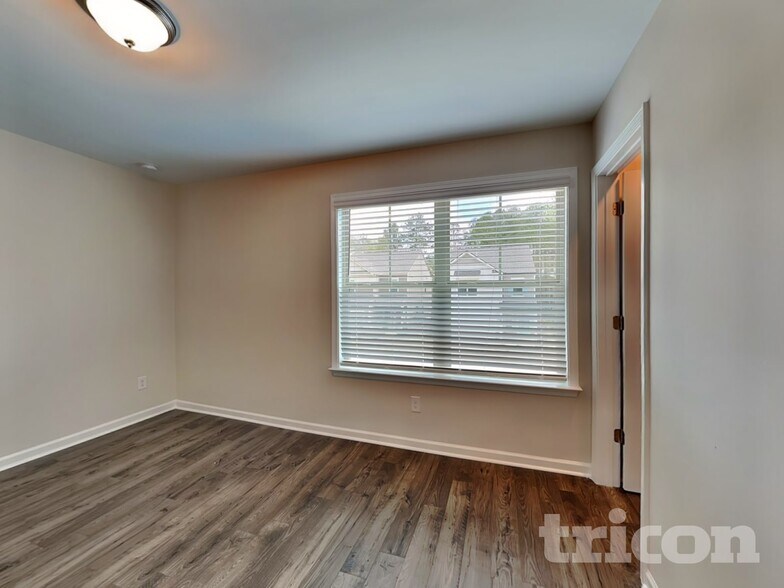 Building Photo - 208 Chapelcrest Ln