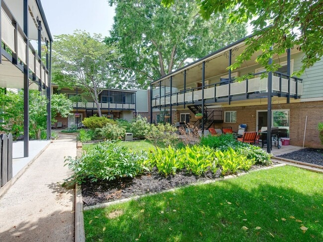Building Photo - Check out this amazingly located 3 bed/2 b...