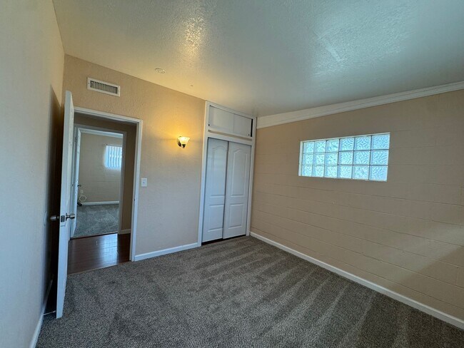 Building Photo - 2654 E Saginaw Way