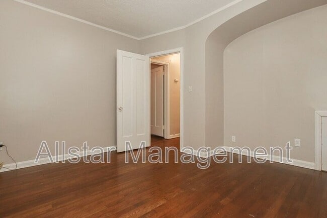 Building Photo - 1533 Genesee Rd