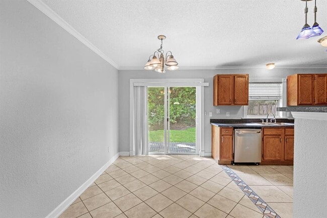 Building Photo - 126 Page St