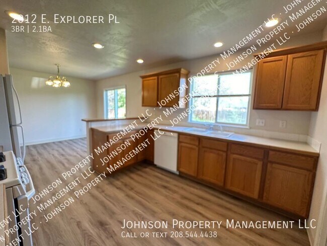 Building Photo - 2012 E Explorer Pl