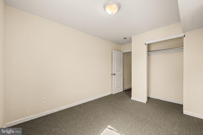 Building Photo - 1240 S 45th St