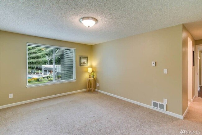 Master Bedroom - 4647 W Lake Sammamish Pkwy SE