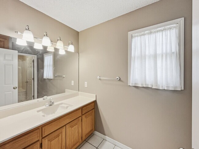 Building Photo - 3204 Peach Blossom