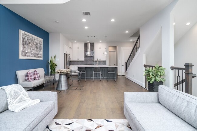 Building Photo - 1303 Edwinstowe Trl
