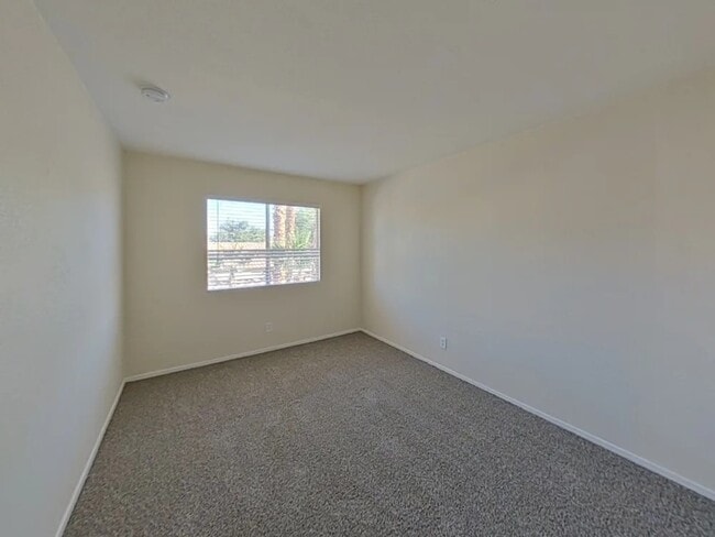 Building Photo - 743 Spruce Tree Cir