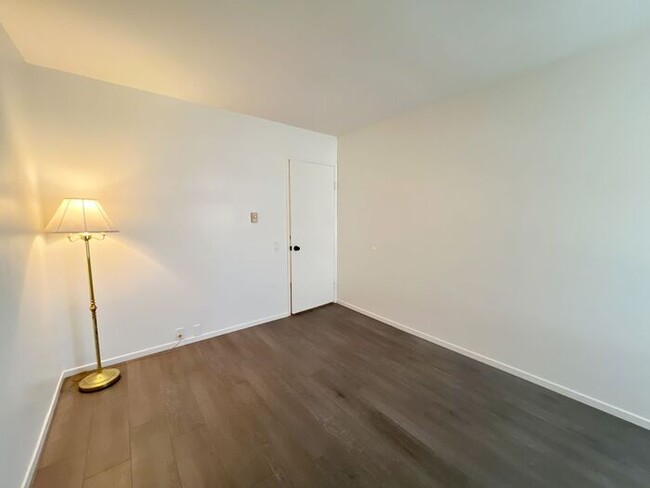 Building Photo - Condo Unit Available