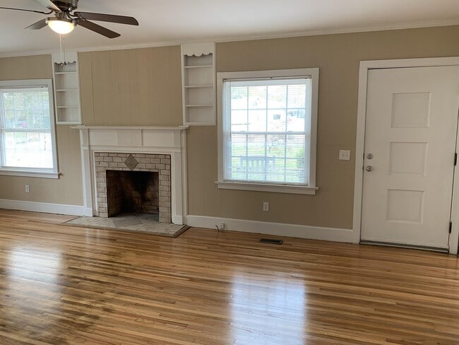 Building Photo - 5421 Pine St