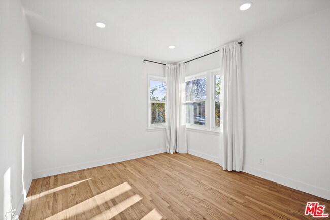 Building Photo - 3604 Stewart Ave