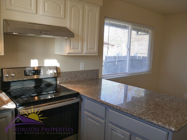 Building Photo - 2 Bed 1 Bath 827 Sq. Ft. Citrus Heights Duplex in Sunrise Estates