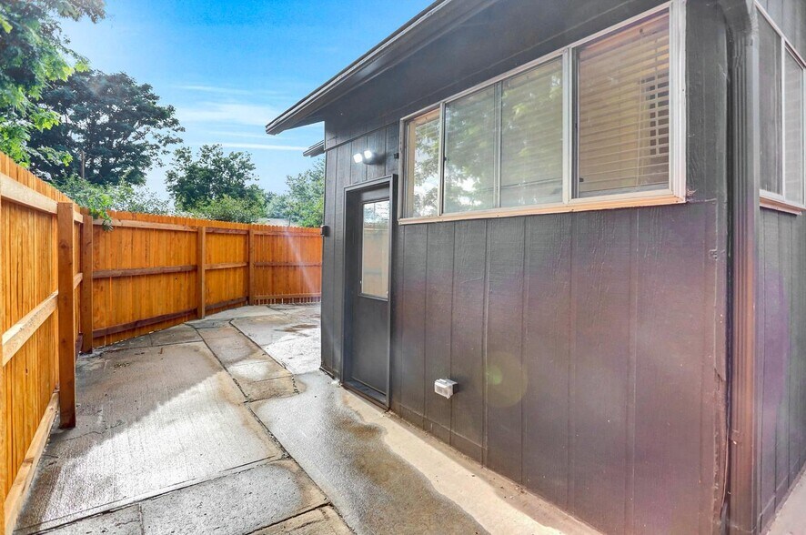 Building Photo - Stunning Potter Highlands home near Highland & Sunnyside