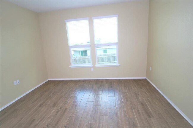 Building Photo - 5704 Knoll Pines Pass