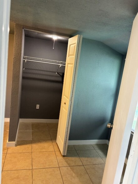 Building Photo - 1064 N Tamiami Trl