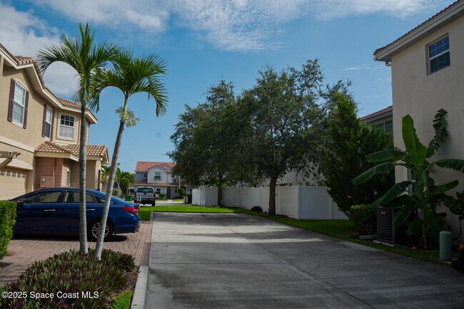 Building Photo - 1475 Isabella Dr