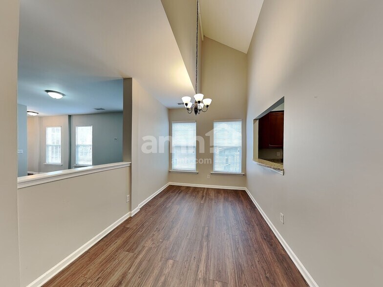 Building Photo - 5027 Abercromby St