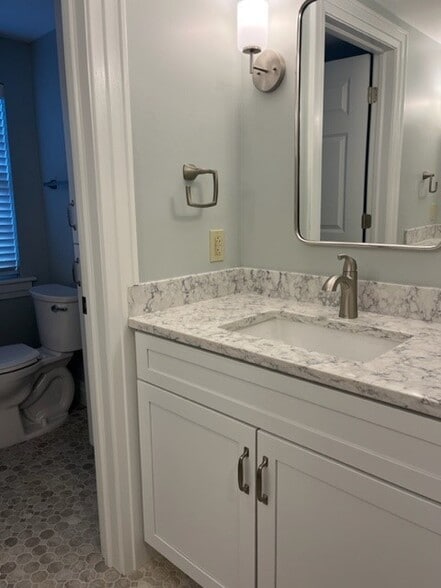 Full Bathroom - 2nd Floor - 516 Chestnut St