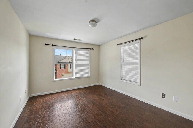 Building Photo - 2150 Waterford Park Dr