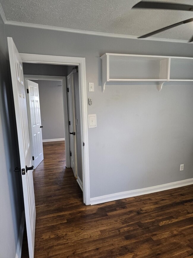Building Photo - 204 S Robbins Ct