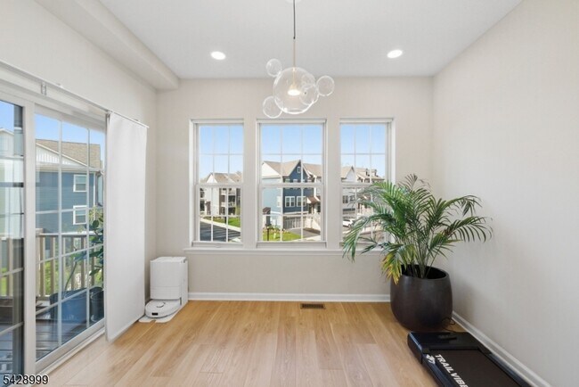 Building Photo - 19 Dahlia Dr