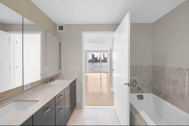 Building Photo - 2 2nd St