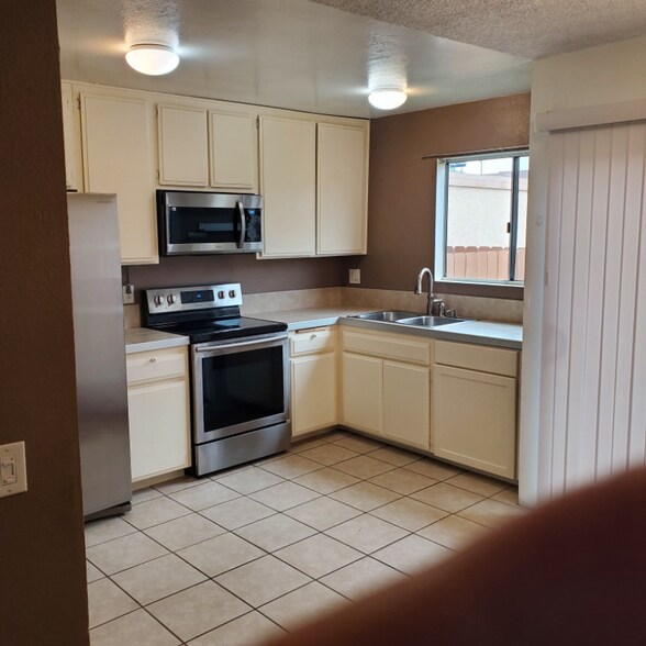 Building Photo - 1643 Rue De Valle