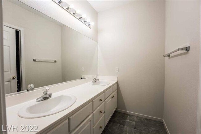 Building Photo - 8043 Shadowvale Dr