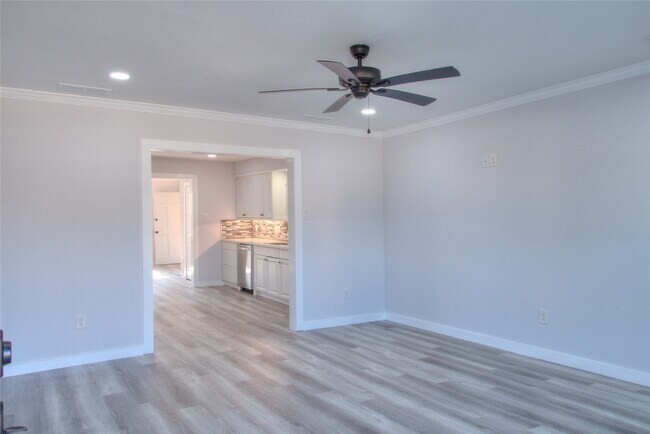 Building Photo - 415 Perkins Ave