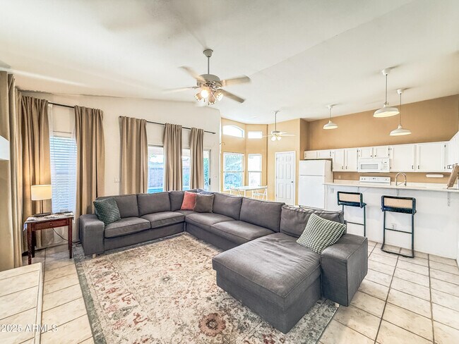 Building Photo - 5057 E Delta Ave