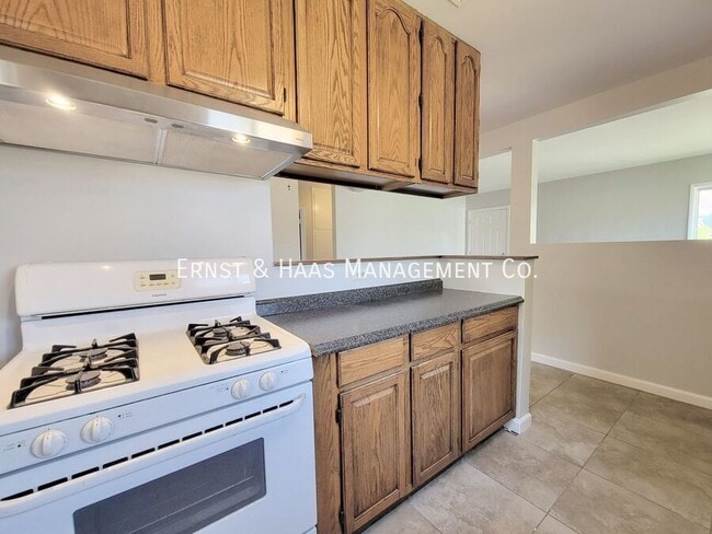 Building Photo - 3527 Pine Ave