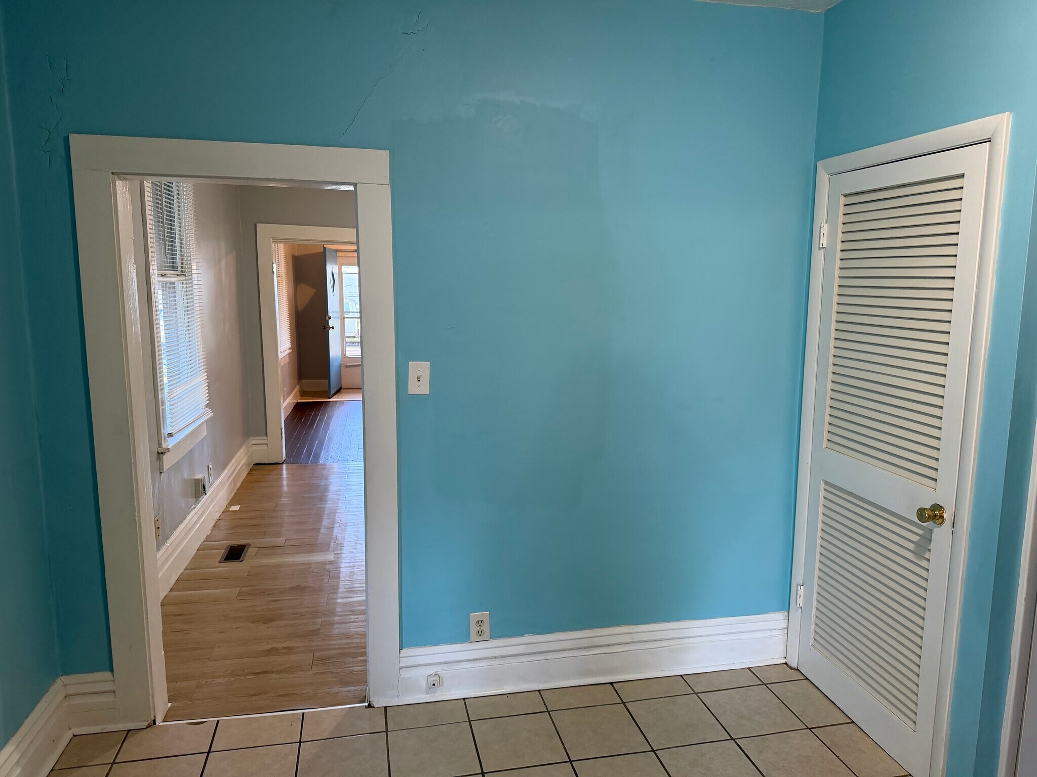 Building Photo - 1509 E Illinois St